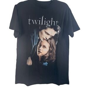 Twilight Movie Graphic T-Shirt Edward Bella Black Lionsgate 2023 Mens Medium NEW